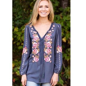 Boutique brand long sleeve top w floral embroidery